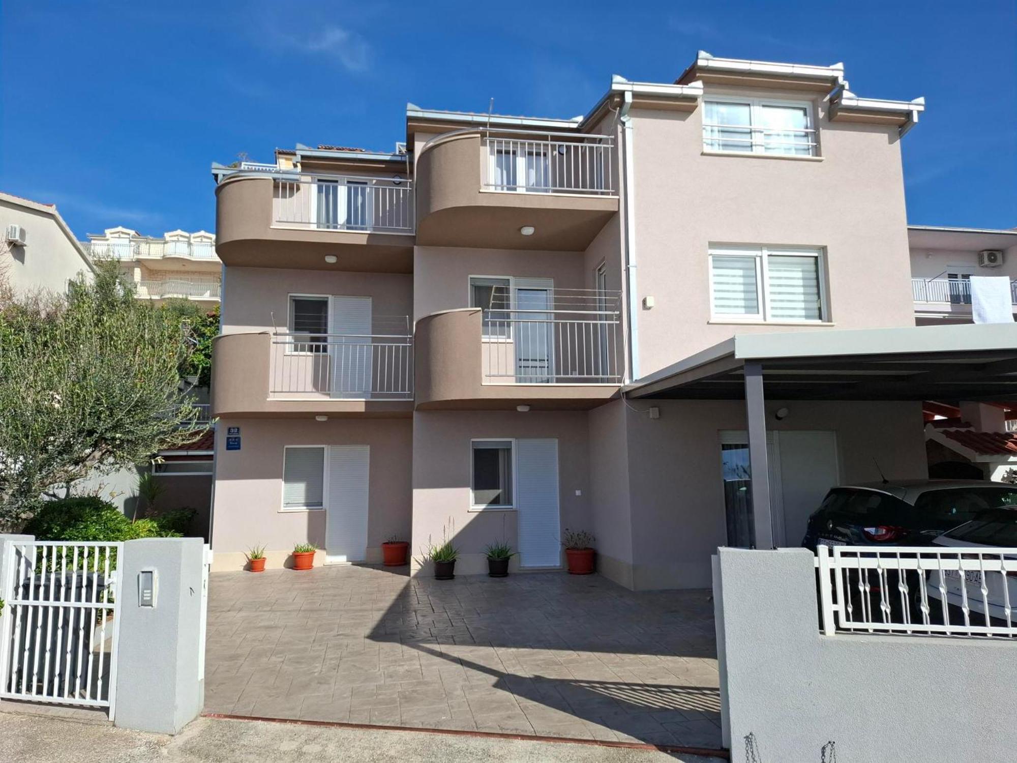 Apartment Ante Dugi Rat Exterior foto